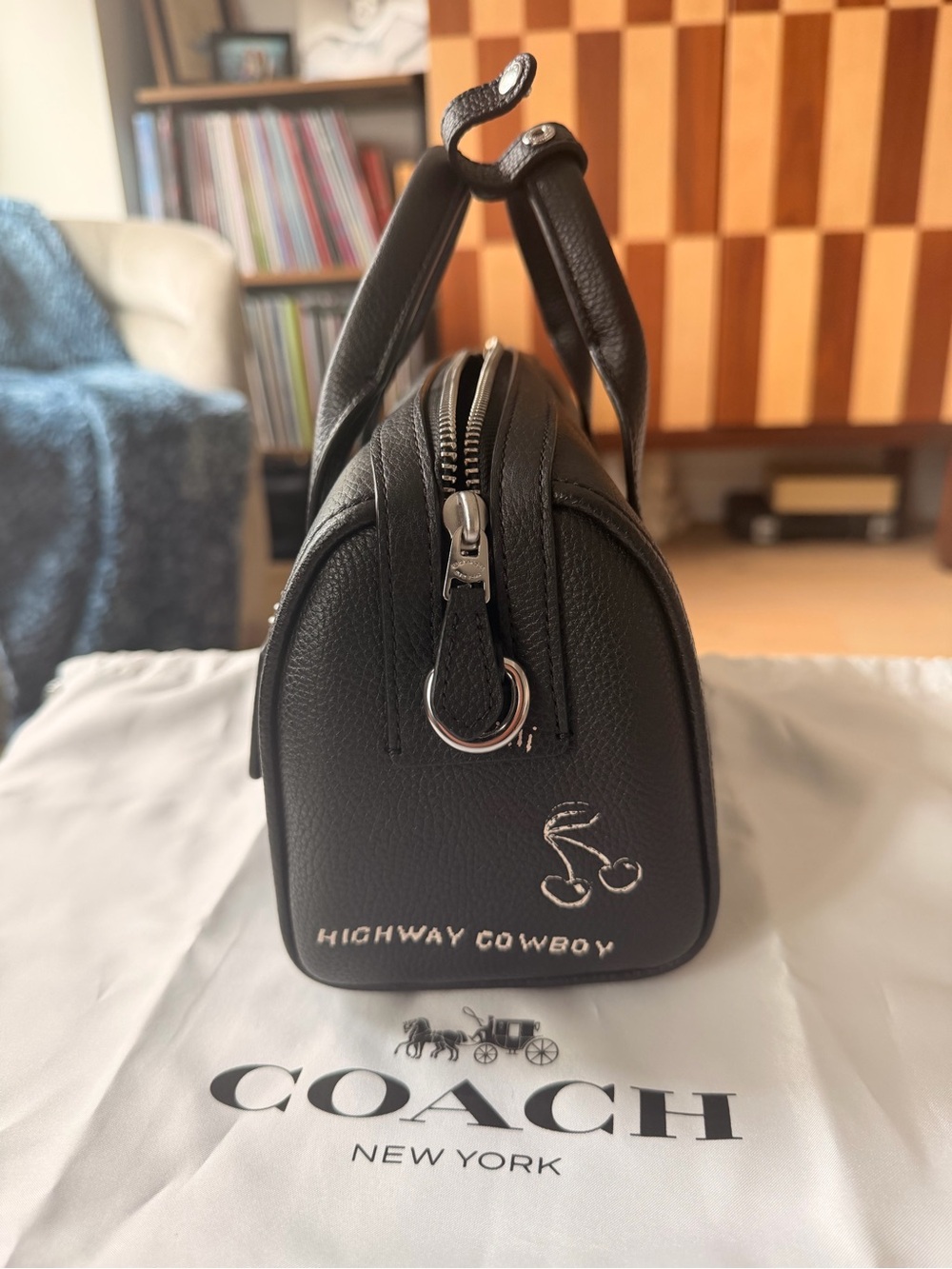 Coach Gotham 24 Black Pebbled Leather w/ Sketch Print - Picture 2 of 7